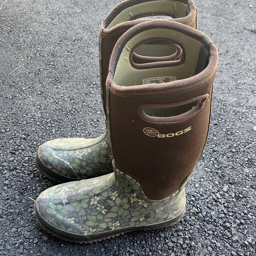 Womens floral Bogs